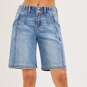 ❤️Hello Gorgeous! RISEN 2-Button Slouchy Jorts with Pockets - Medium Wash